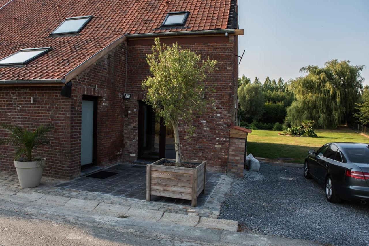 Au Petit Canteleu - Bed & Breakfast Beloeil Exteriör bild
