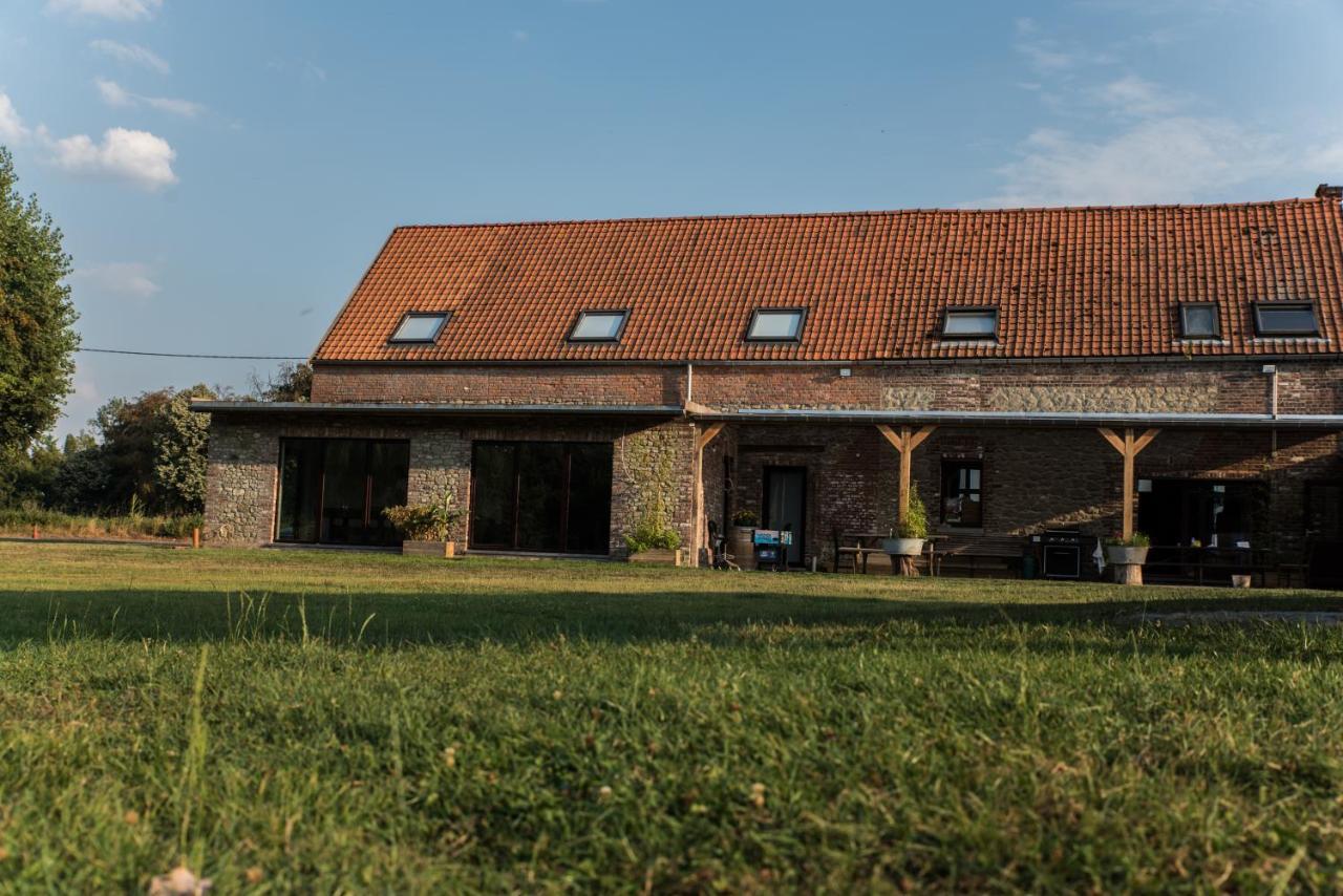 Au Petit Canteleu - Bed & Breakfast Beloeil Exteriör bild