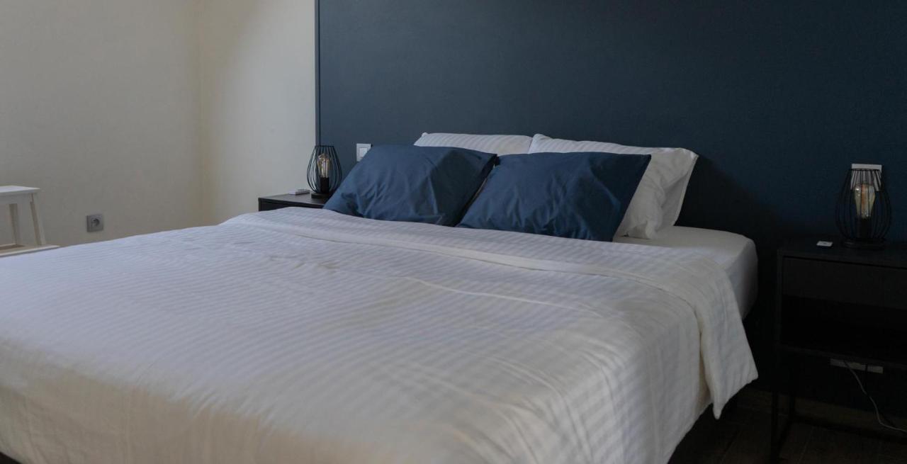 Au Petit Canteleu - Bed & Breakfast Beloeil Exteriör bild