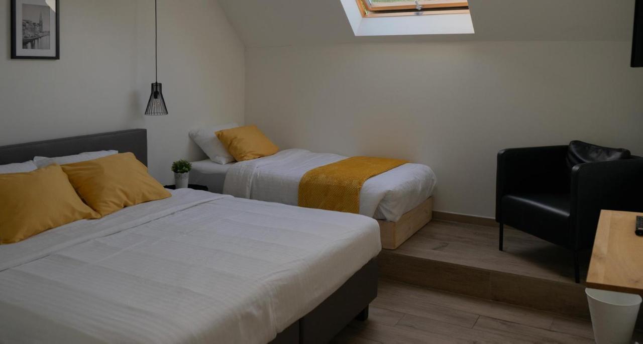 Au Petit Canteleu - Bed & Breakfast Beloeil Exteriör bild