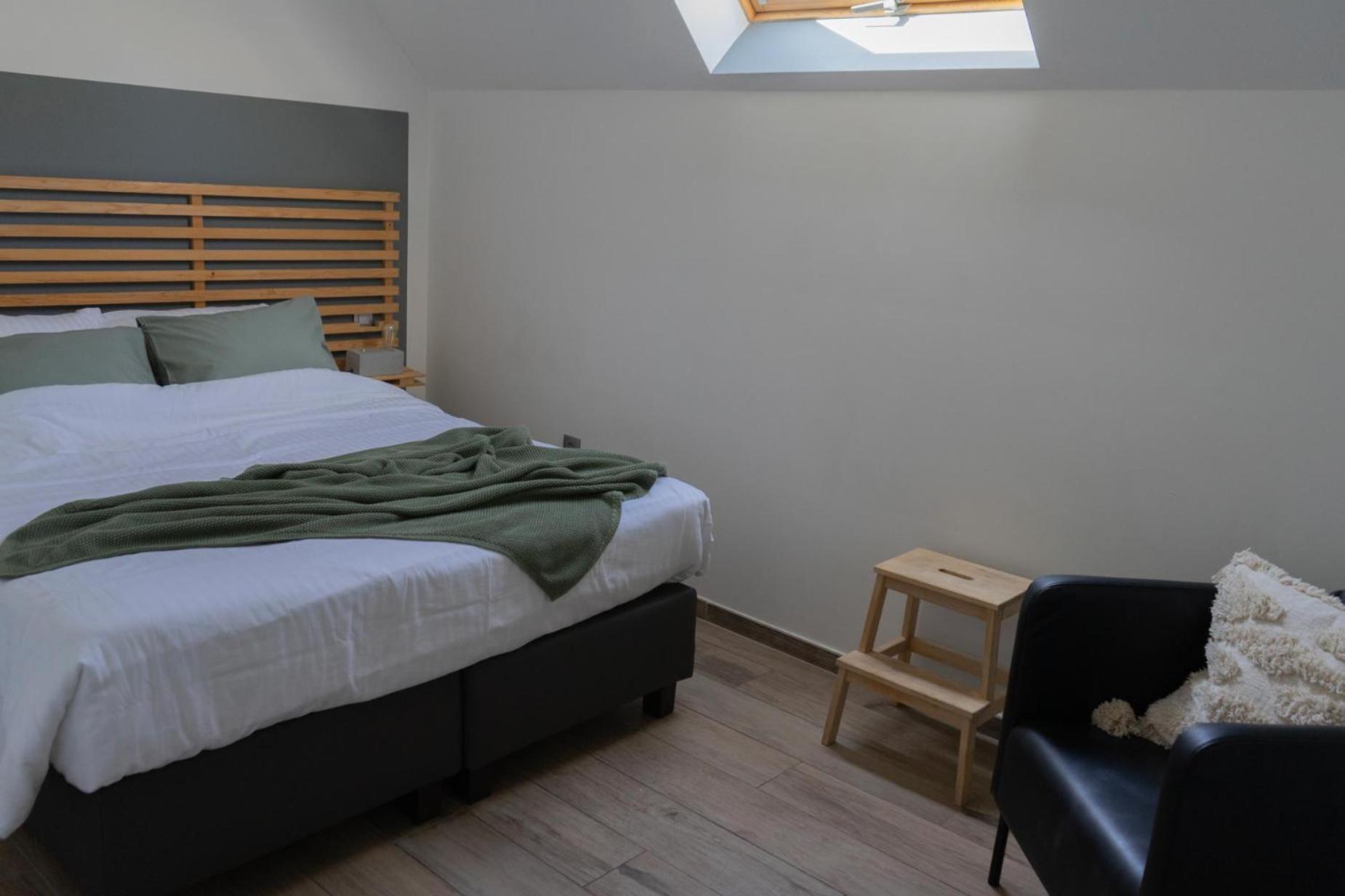 Au Petit Canteleu - Bed & Breakfast Beloeil Exteriör bild