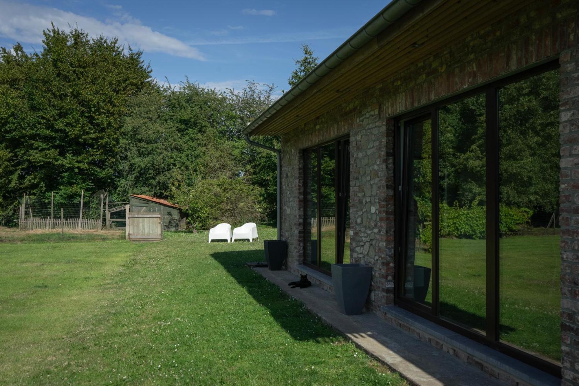 Au Petit Canteleu - Bed & Breakfast Beloeil Exteriör bild