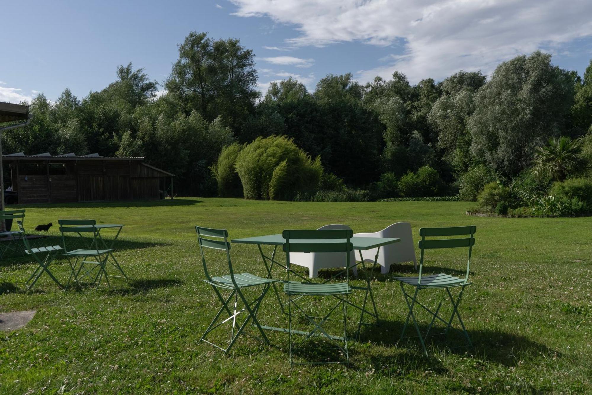 Au Petit Canteleu - Bed & Breakfast Beloeil Exteriör bild